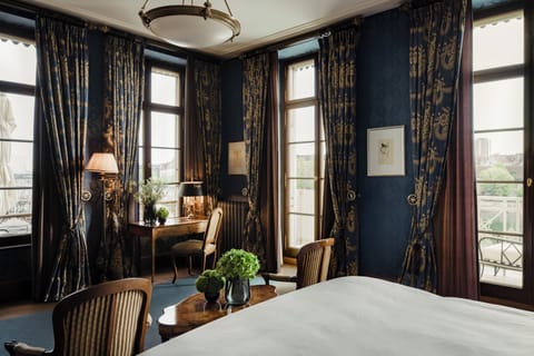 Junior Suite, Balcony (River) | Premium bedding, down comforters, in-room safe, individually decorated