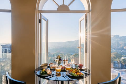 Daily full breakfast for a fee