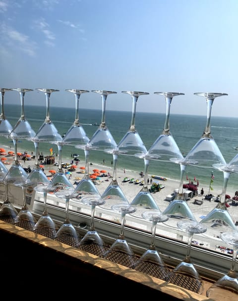3 restaurants; breakfast, lunch, dinner, and brunch served