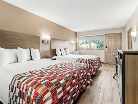 Deluxe Room, 2 Queen Beds, Non Smoking | Desk, free cribs/infant beds, free WiFi, bed sheets