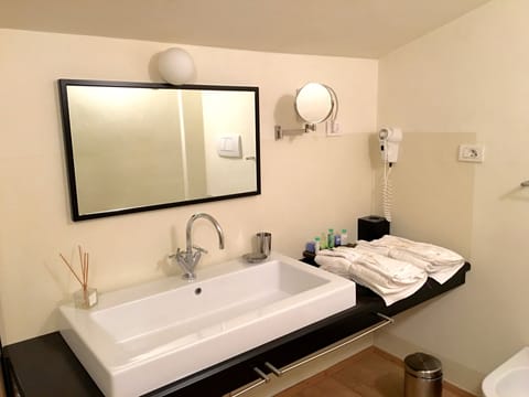 Suite (Cardinale) | 1 bedroom, premium bedding, minibar, in-room safe