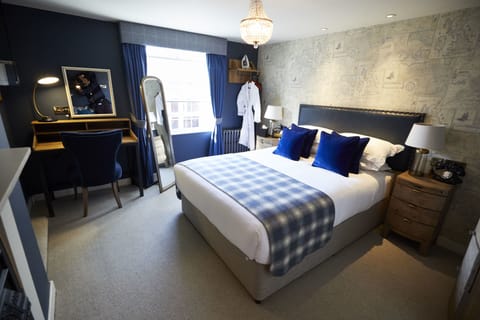 Luxury Double Room | Desk, iron/ironing board, free WiFi, bed sheets