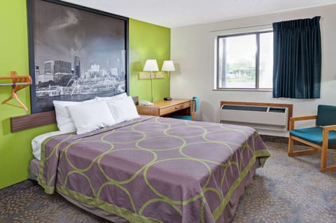 Desk, iron/ironing board, rollaway beds, free WiFi