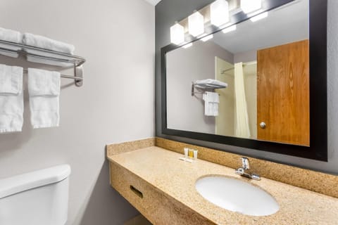 Studio Suite, 1 King Bed, Non Smoking | Bathroom | Combined shower/tub, free toiletries, hair dryer, towels