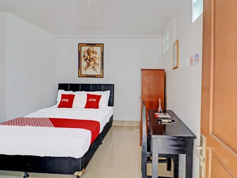 Standard Double Room | Desk, free WiFi, bed sheets