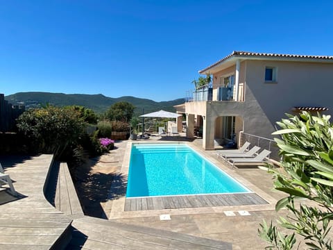 View villa + pool