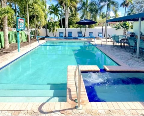 THIS IS A WINNER! LARGE BACK YARD WITH HUGE POOL AND HOT BIG  JACUZZI SPORT BAR.
