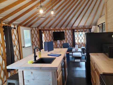 Family Bungalow, Private Bathroom, Mountain View (Mountain Laurel) | Interior