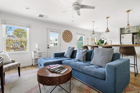 Only 5 blocks to King! | Rose and Petunia Suites