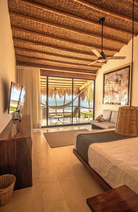 Deluxe Suite | 1 bedroom, in-room safe, desk, free WiFi