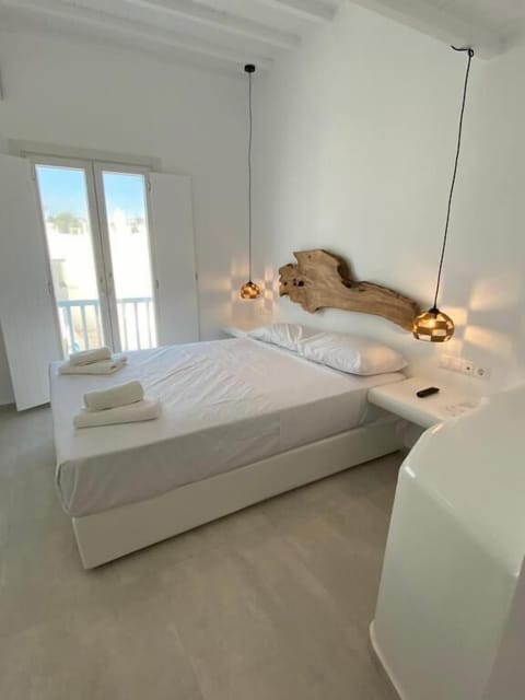In-room safe, iron/ironing board, free WiFi, bed sheets