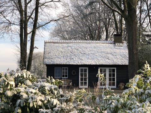 Comfort Cabin, Sauna (Het Vriendenhuis) | Premium bedding, pillowtop beds, individually decorated