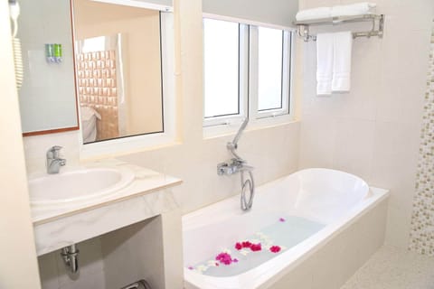 Deluxe Double or Twin Room, Sea View | Bathroom sink