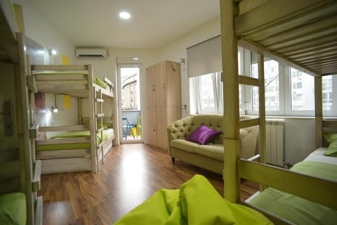 6br 1.2 | Blackout drapes, soundproofing, iron/ironing board, free WiFi