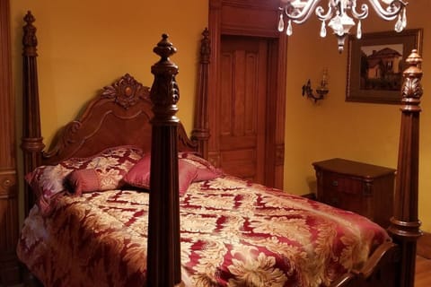 Gold Suite - Beautiful Two Room Private Suite with Clawfoot Tub, Shower, and Four Post Bed