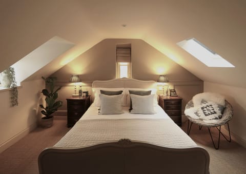 Deluxe Double Room, 1 Double Bed | Iron/ironing board, free WiFi, bed sheets