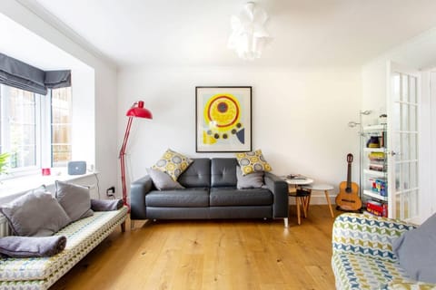 Light and airy sitting room with sofa bed for occasional 5th guest