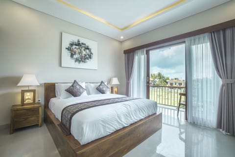 Deluxe Room, Balcony | Minibar, desk, soundproofing, free WiFi