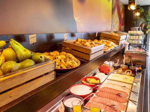 Daily buffet breakfast for a fee