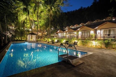 Outdoor pool, sun loungers