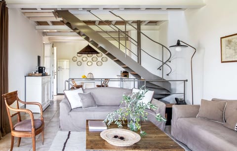 Villa | In-room safe, individually decorated, individually furnished, desk