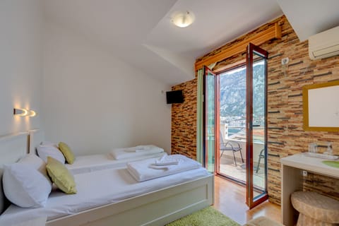 Double Room, Sea View | Hypo-allergenic bedding, down comforters, minibar, in-room safe