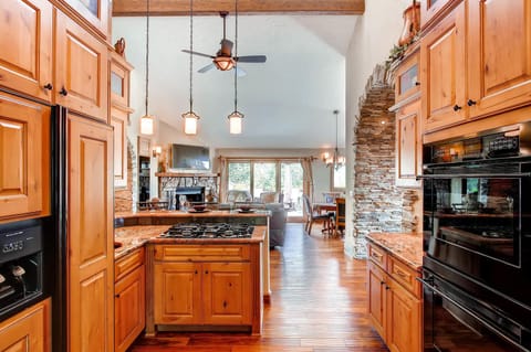 Flowing Kitchen to Living Room Layout
