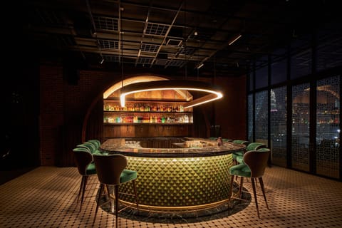 2 restaurants; breakfast, lunch, dinner, and brunch served