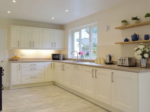 Fully appointed fitted kitchen | Green Acre, St Dogmaels, near Cardigan