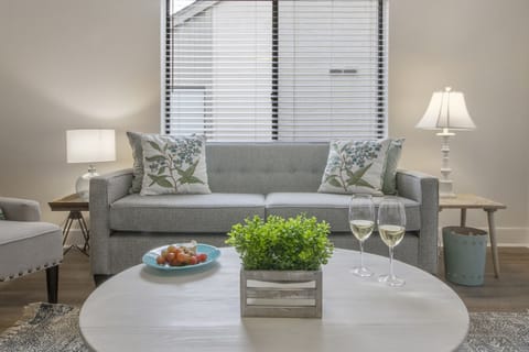 Comfortable and bright living area with TV, books and games.
