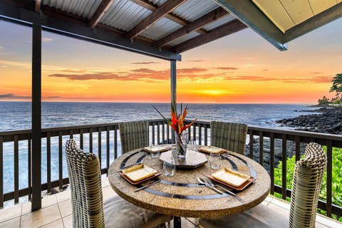 Enjoy breakfast, cocktails, or sunset dinners just steps from the water’s edge with panoramic views.