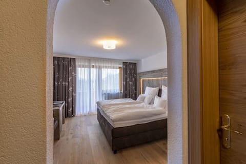 Standard Double Room | Minibar, in-room safe, desk, soundproofing