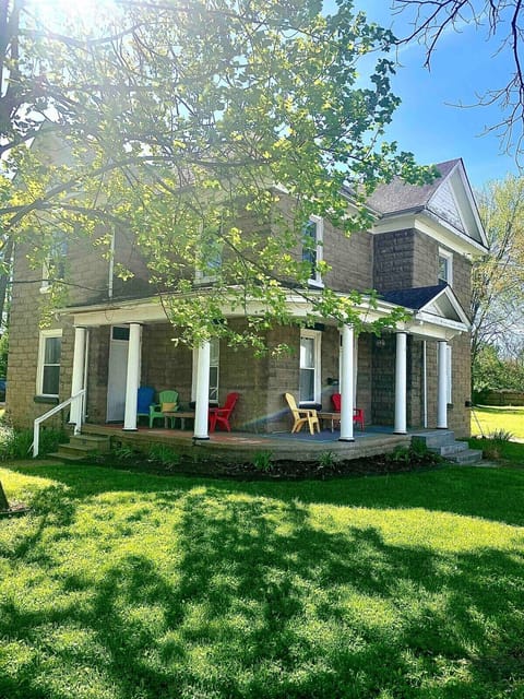 Front view of home