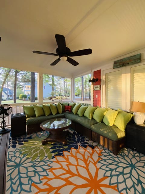 Sofa sectional, cable TV