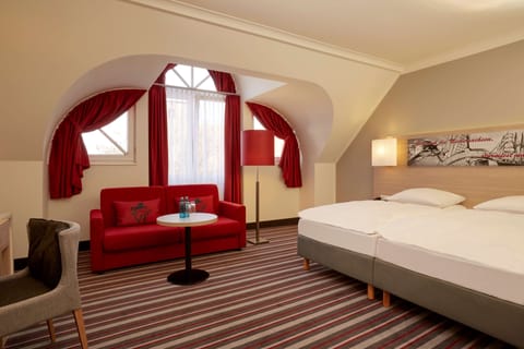 Superior Triple Room | In-room safe, desk, soundproofing, free WiFi