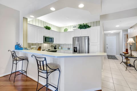 Kitchen Bar to Entrance Hallway
