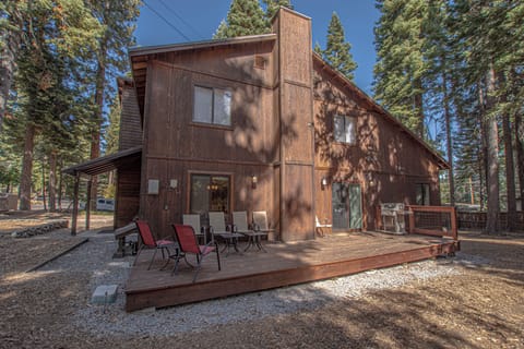 Stephens Retreat - Spacious deck w/ outdoor seating, surrounded by trees for a peaceful setting