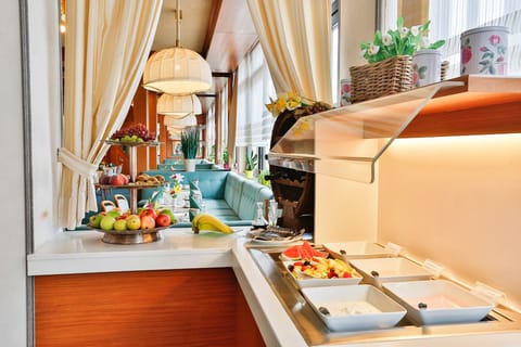 Daily buffet breakfast for a fee