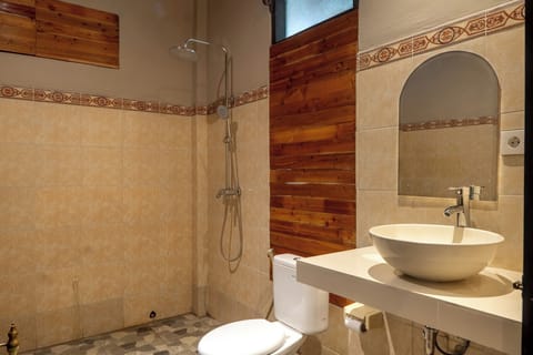 Superior Room | Bathroom | Shower, bathrobes, towels