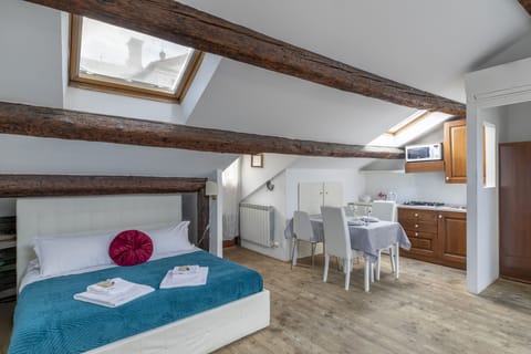 Cribs/infant beds, free WiFi, bed sheets