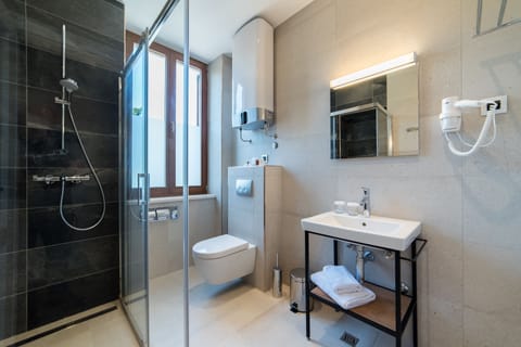 Standard Double Room | Bathroom | Shower, free toiletries, hair dryer, bathrobes