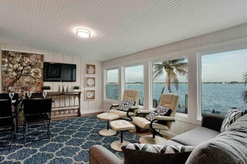 Absolutely gorgeous birds-eye views of Lemon Bay!