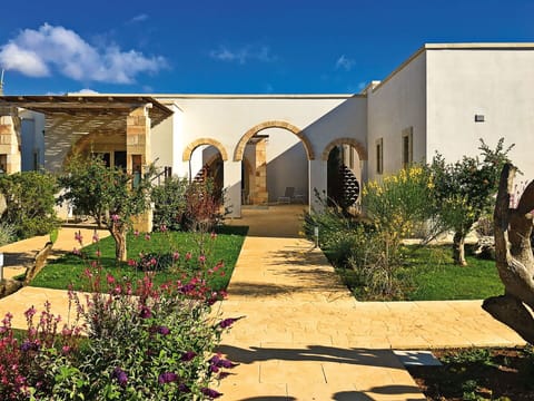 Property, Building, Home, House, Real Estate, Residential Area, Hacienda, Architecture, Courtyard, Estate