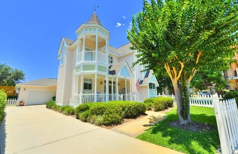 WELCOME to Victorian Secret a beautifully remodeled Victorian-style beach home. Just two blocks from the sugar-white sands of the Emerald Coast.