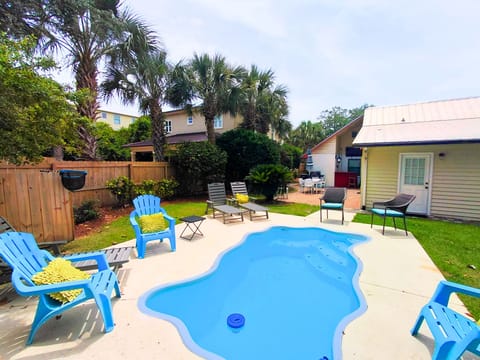 Crystal Beach Bungalow - home w/  Lush landscaping & enormous Gated backyard w/ private POOL & Tiki Bar!