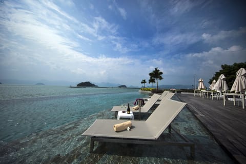 2 outdoor pools, pool umbrellas, sun loungers