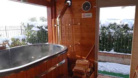 Indoor spa tub