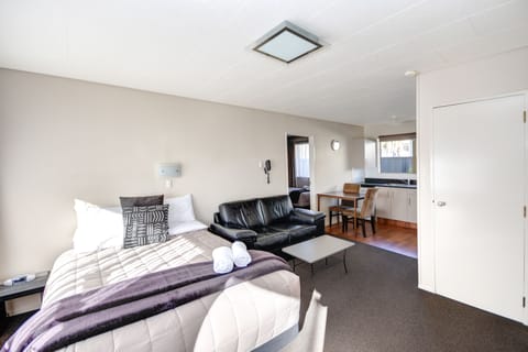 One Bedroom Apartment, Sleeps 4 | Living area | 32-inch LED TV with satellite channels, TV