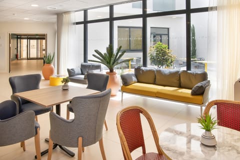Lobby lounge