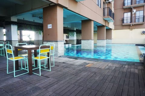 Poolside bar